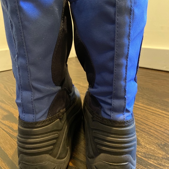 Kamik Blue Waterproof Snowboots kids size 2 - Picture 2 of 5